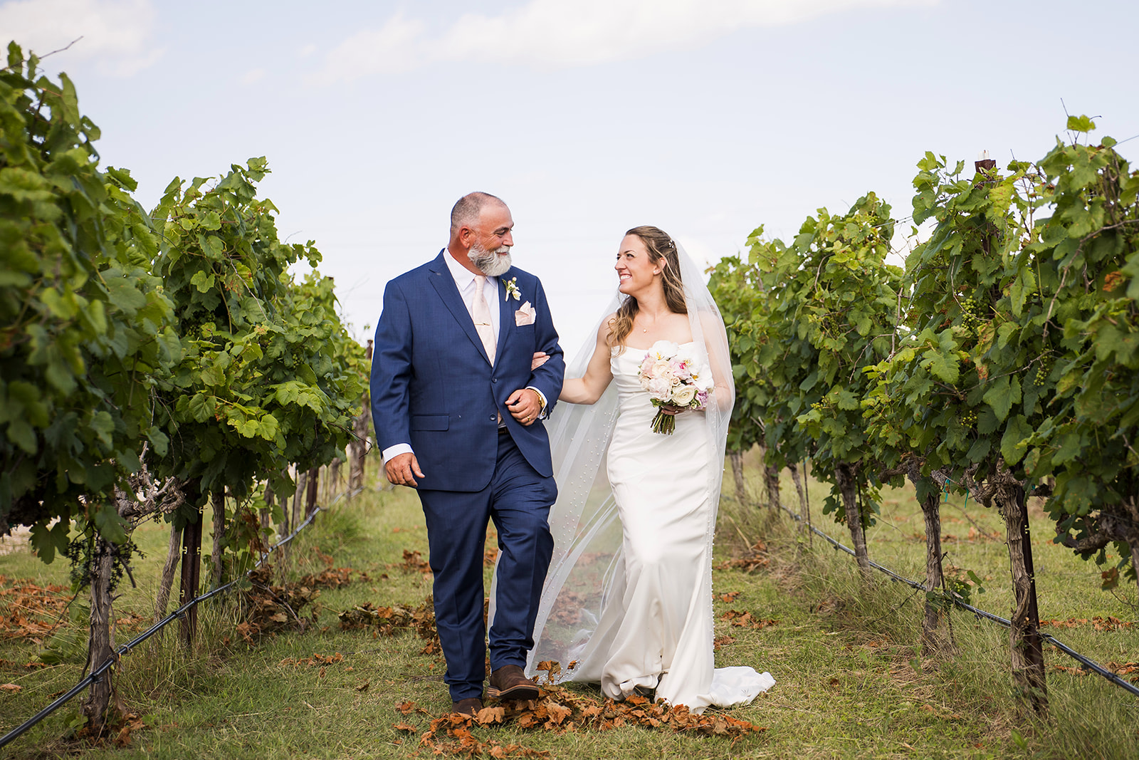 Arrowhead Creek Vineyards Elopement by Pink Salt Pics
